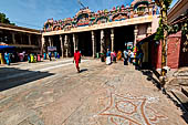 The great Chola temples of Tamil Nadu - The Sri Ranganatha Temple of Srirangam. The mandapa at the entrance of the temple (southern branch of the fourth courtyard). 